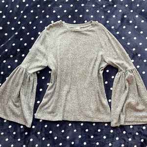 GREY BELL SLEEVED SWEATER
